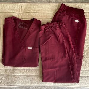 Maroon Figs scrub set